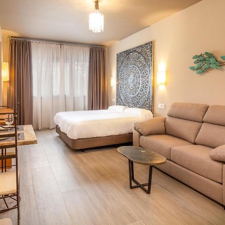 Apartamentos Sevilla Este By Qhotels Eksteriør billede